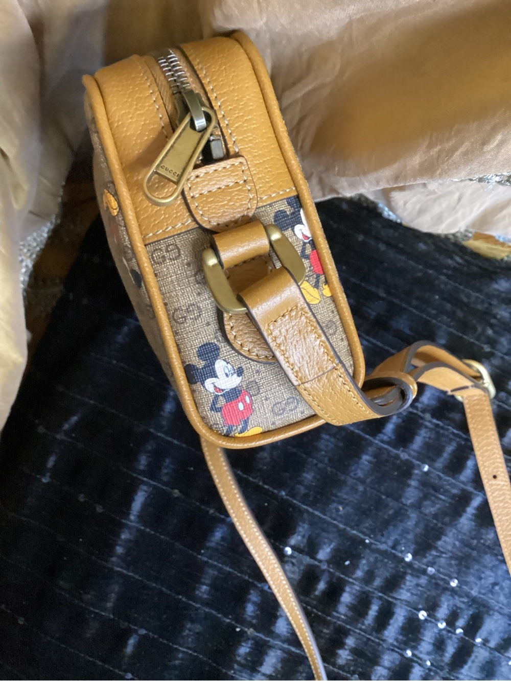 Disney x Gucci Mickey Mouse Crossbody Crossbody Camera Bag - Picture 4 of 16